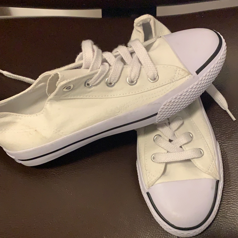2/$30 American eagle girls sneakers NWT